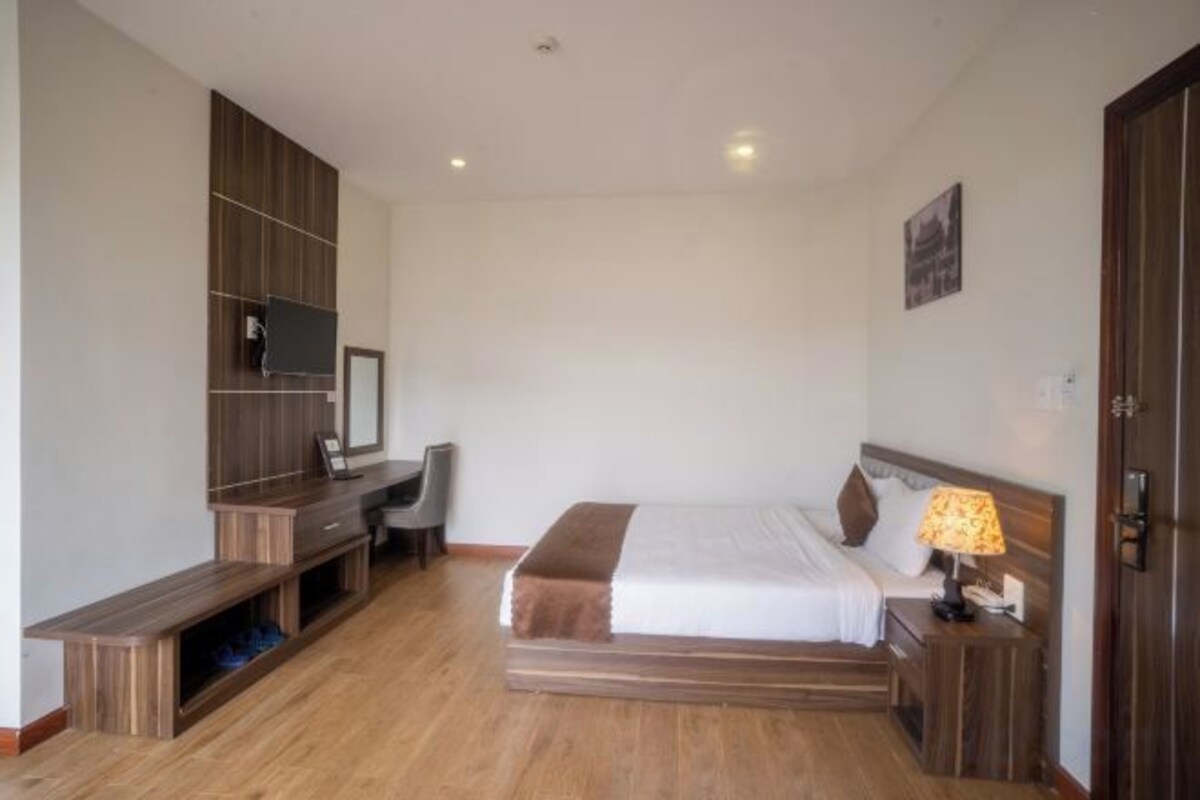 WiFi (free), bed sheets