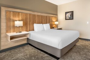 Room, 1 King Bed, Non Smoking | Desk, laptop workspace, blackout drapes, iron/ironing board - Radisson Hotel Pendleton Airport (Pendleton)