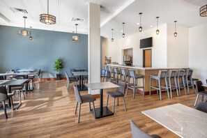 Daily cooked-to-order breakfast for a fee - Radisson Hotel Pendleton Airport (Pendleton)