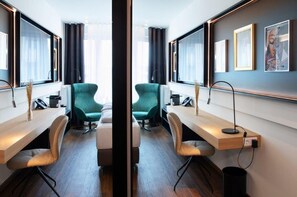 Habitació doble Deluxe | Roba de llit d'alta qualitat i minibar gratuït 