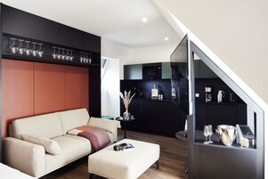 Superior-studiosuite | Opholdsområde | 65-tommers smart-tv med satellitkanaler, tv, Netflix
