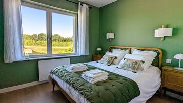 3 Schlafzimmer, Schreibtisch, Bügeleisen/Bügelbrett, Reisekinderbett