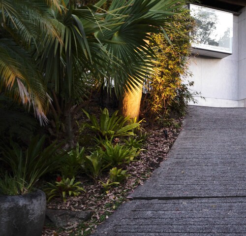Corymbia -stones throw to pristine waters of Pearl Beach and National park walks