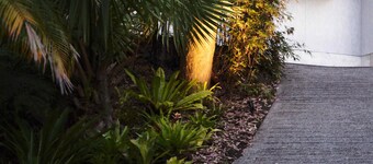 Corymbia -stones throw to pristine waters of Pearl Beach and National park walks