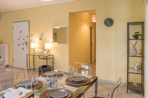 In-room dining - GTD31506 - Comfortable Apartment (Elliniko-Argyroupoli)