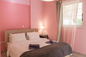 3 bedrooms, iron/ironing board, free WiFi, bed sheets