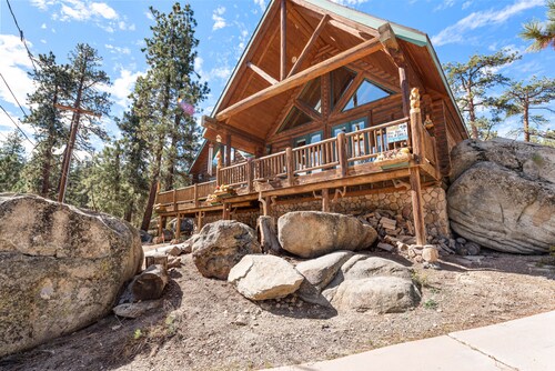 5-STAR 2,086 sq ft LOG CABIN with LAKE VIEWS & Game room. In Boulder Bay!