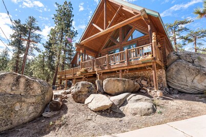 5-STAR 2,086 sq ft LOG CABIN with LAKE VIEWS & Game room. In Boulder Bay!