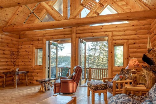 5-STAR 2,086 sq ft LOG CABIN with LAKE VIEWS & Game room. In Boulder Bay!