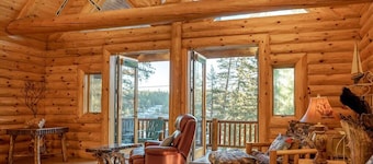 5-STAR 2,086 sq ft LOG CABIN with LAKE VIEWS & Game room. In Boulder Bay!