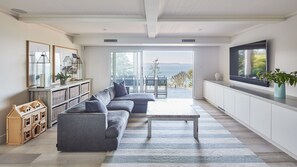 Smart TV, fireplace, printers - Luxurious Ocean front, heated- pool, North facing, complete privacy, Whale Beach (Whale Beach)