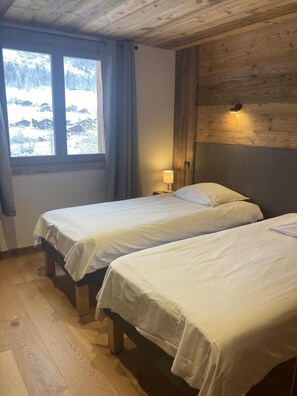 2 bedrooms, WiFi, bed sheets - Wifi, 50m from ski slopes, Ground floor, view mountain, terrace, fireplace or stove, parking, tv (Le Grand-Bornand)