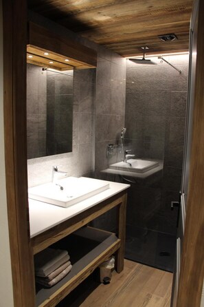 Bathtub - Wifi, Ground floor, view mountain, terrace, fireplace or stove, parking, 55m², Le Grand Bornand (Le Grand-Bornand)