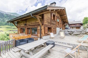 Outdoor dining - Wifi, Ground floor, view mountain, terrace, fireplace or stove, parking, 55m², Le Grand Bornand (Le Grand-Bornand)