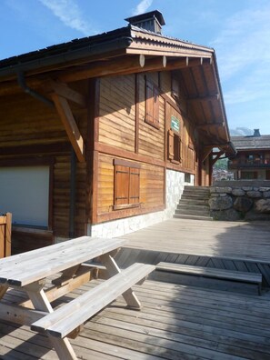 Outdoor dining - Wifi, Ground floor, view mountain, terrace, fireplace or stove, parking, 55m², Le Grand Bornand (Le Grand-Bornand)