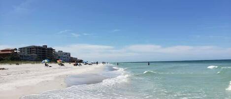 Beach nearby, sun-loungers, beach towels