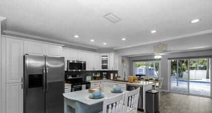 Heated Pool+Fire Pit+Trails+4 min to Beach