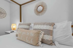 3 bedrooms, desk, iron/ironing board, free WiFi