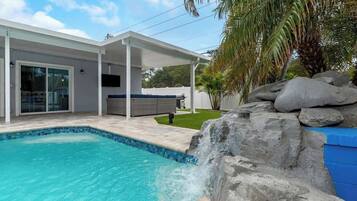 Outdoor pool, a heated pool