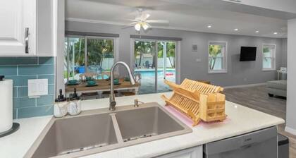 Heated Pool+Fire Pit+Trails+4 min to Beach