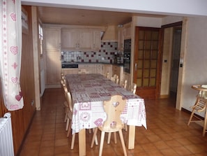 Dining - Wifi, 2nd floor, view mountain, balcony, parking, ski locker, 103m², Le Grand Bornand (Le Grand-Bornand)