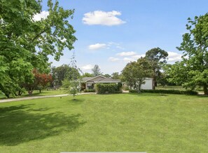 Property grounds - Braemore - Mansfield "With Pool" (Mansfield)