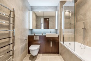 Departamento Premium | Baño | Secadora de cabello y toallas 