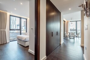 Iron/ironing board, free WiFi - Thornes House Apartments (London)
