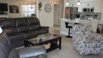 Villa, 2 Bedrooms | Living area