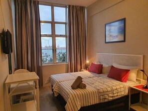 Premium Single Room | In-room safe, iron/ironing board, free WiFi - Hotel Riviera (Durban)