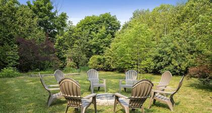 Charming Cottage Near Lake Michigan – Walk to Dining, Shops & Bike Trails!