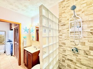 Hair dryer, towels - Sea Breeze @ West Bay Mall, Roatan. (West Bay)