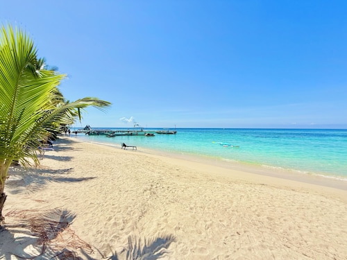 Sea Breeze @ West Bay Mall, Roatan.