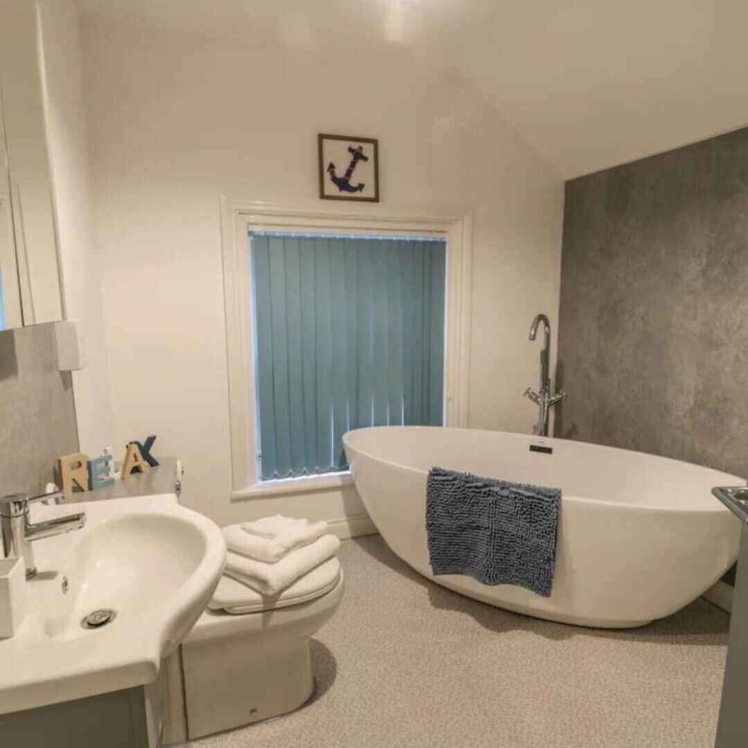 Bathtub, towels, toilet paper