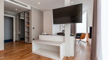 Chambre Junior Double ou avec lits jumeaux | Minibar, coffres-forts dans les chambres, bureau