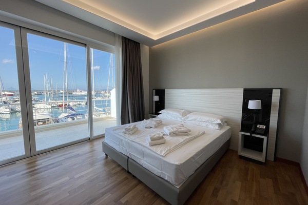 Premium bedding, down comforters, minibar, in-room safe