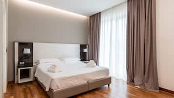 Deluxe Double or Twin Room, Harbor View | 1 bedroom, minibar, in-room safe, desk