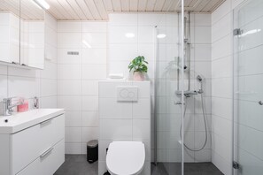Apartamento premium | Banheiro | Chuveiro, ducha de hidromassagem, secador de cabelo, bidê