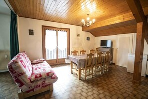 Dining - 100m from ski lifts, 3rd floor, balcony, parking, tv, ski locker, 50m², Châtel (Châtel)