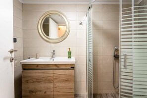 Shower, hair dryer, shampoo