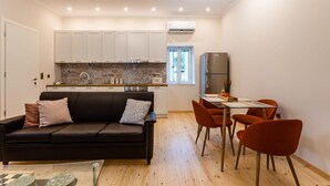 TV - Valira Cozy Maisonette - Relaxing Vibes Getaway (Valira)