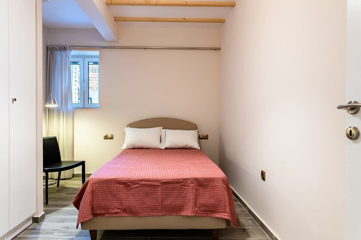 3 bedrooms, desk, iron/ironing board, WiFi