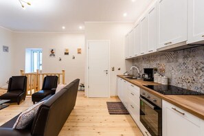 Fridge, oven, stovetop, coffee/tea maker - Valira Cozy Maisonette - Relaxing Vibes Getaway (Valira)