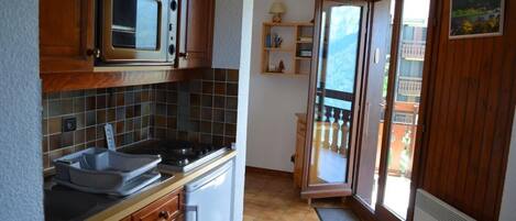 Fridge, microwave, oven