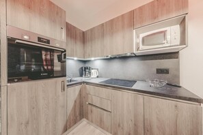 Réfrigérateur, micro-ondes, four, lave-vaisselle