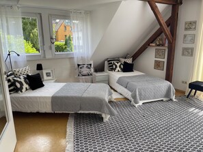 1 bedroom, iron/ironing board, free WiFi, bed sheets - A beautiful vacation home with garden, terrace and parking, (1 to 6 pers.) (Kastellaun)