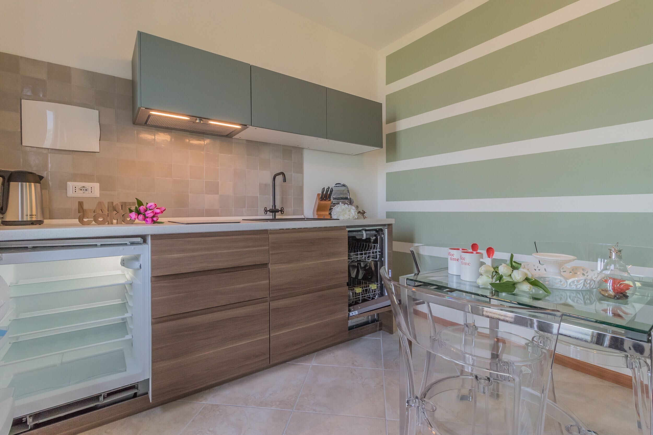 Kühlschrank, Mikrowelle, Geschirrspüler