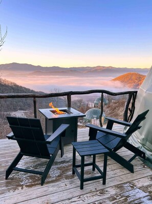 Luxe Dome + Hot Tub + Mountain View | Terrasse/Patio