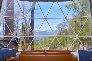 Cabaña Deluxe (Sleeps 6 + Mountain & Forest View) | Zona de estar
