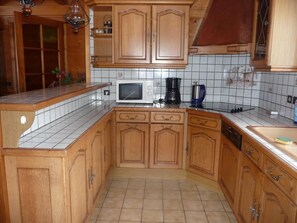 Kühlschrank, Mikrowelle, Ofen, Geschirrspüler